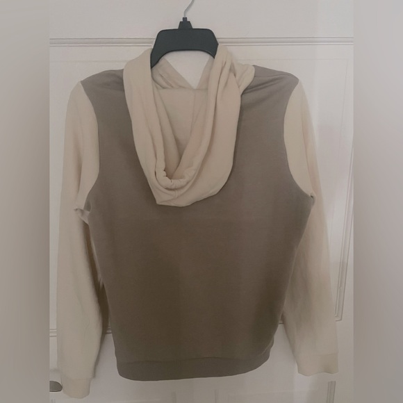 NWOT Guess Hoodie - Picture 2 of 4